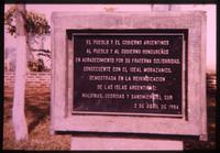 Argentine memorial thanking the Government of Honduras for its support during the Falklands War