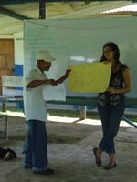 Alternate view of a man sharing his work with participants at an agribusiness workshop in El Plátano, Panama