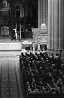 Overhead view of congregation attending a religious service at the Washington National Cathedral (1977) (4)