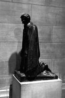 Side view of bronze statue of Abraham Lincoln in the Washington National Cathedral (1977) (2)